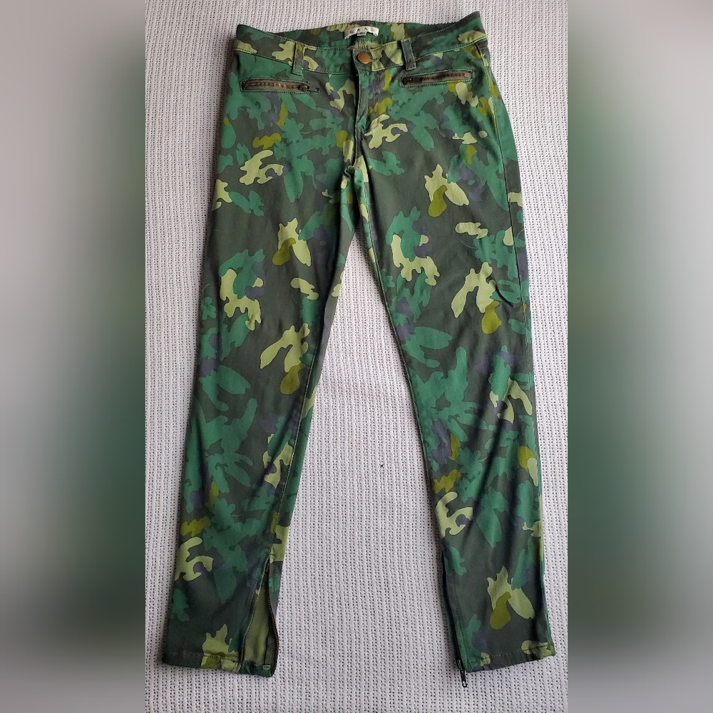 Vintage CAbi Women's Pants Skinny Size 6 Zip Up Ankle Camo Green Multi Color EUC
